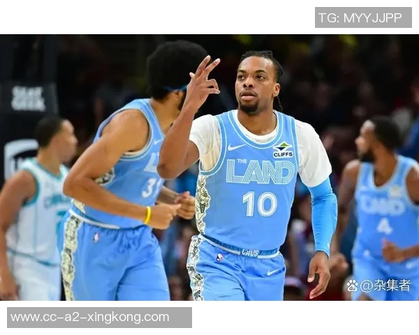 双塔联手展现统治力小莫布里与阿伦合砍32分21篮板8助攻助球队取胜